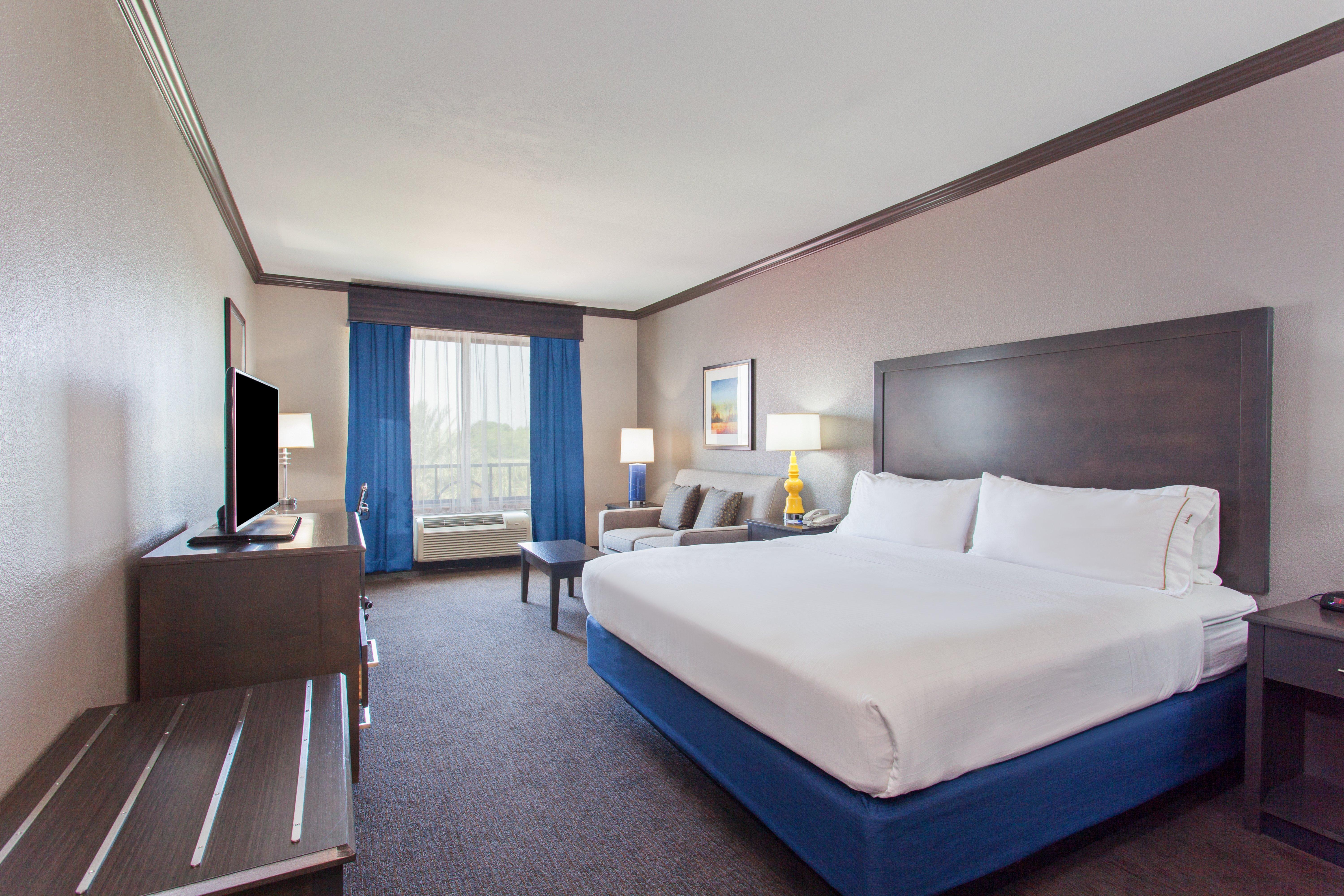 Holiday Inn Express & Suites Wharton By Ihg Exterior photo