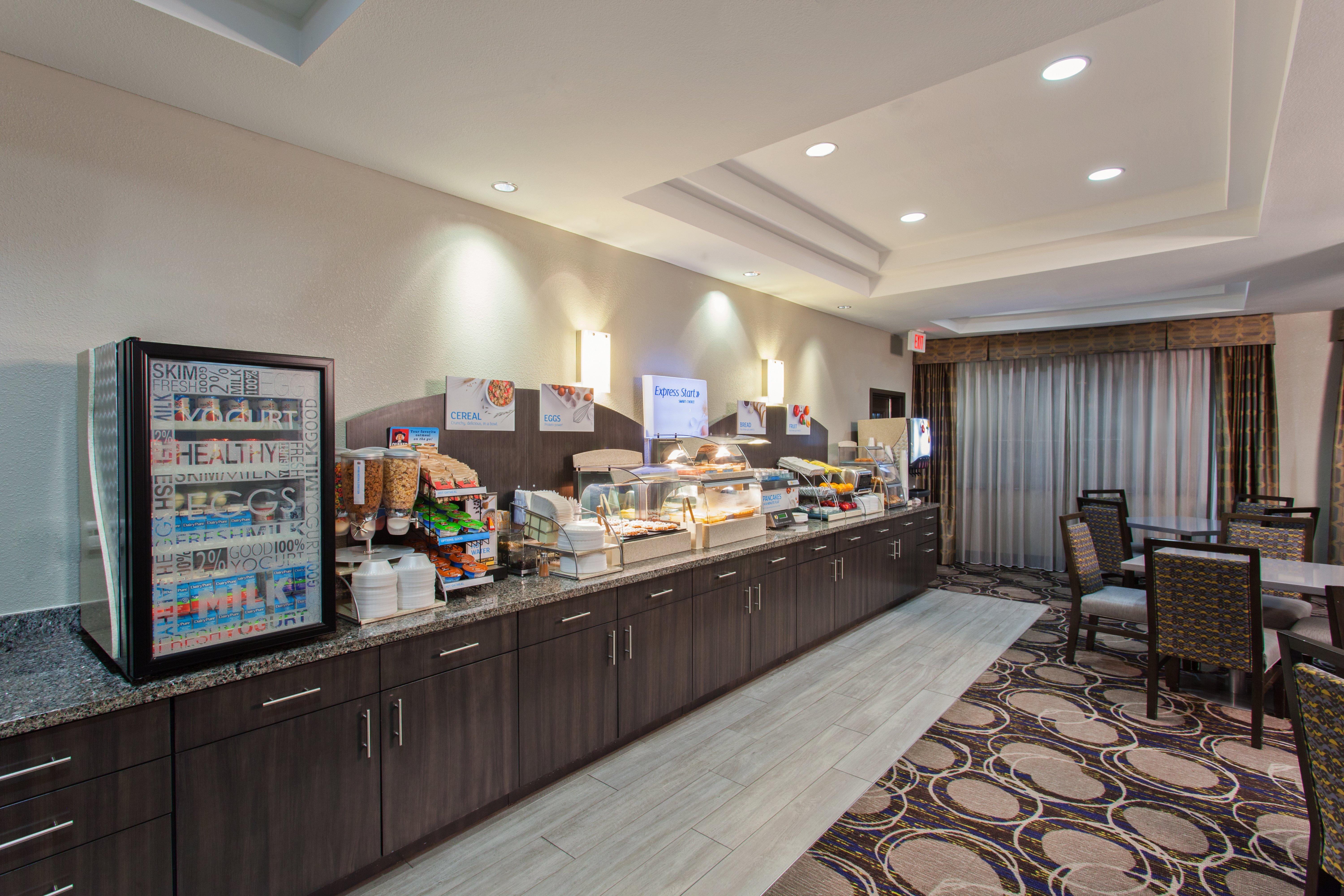 Holiday Inn Express & Suites Wharton By Ihg Exterior photo