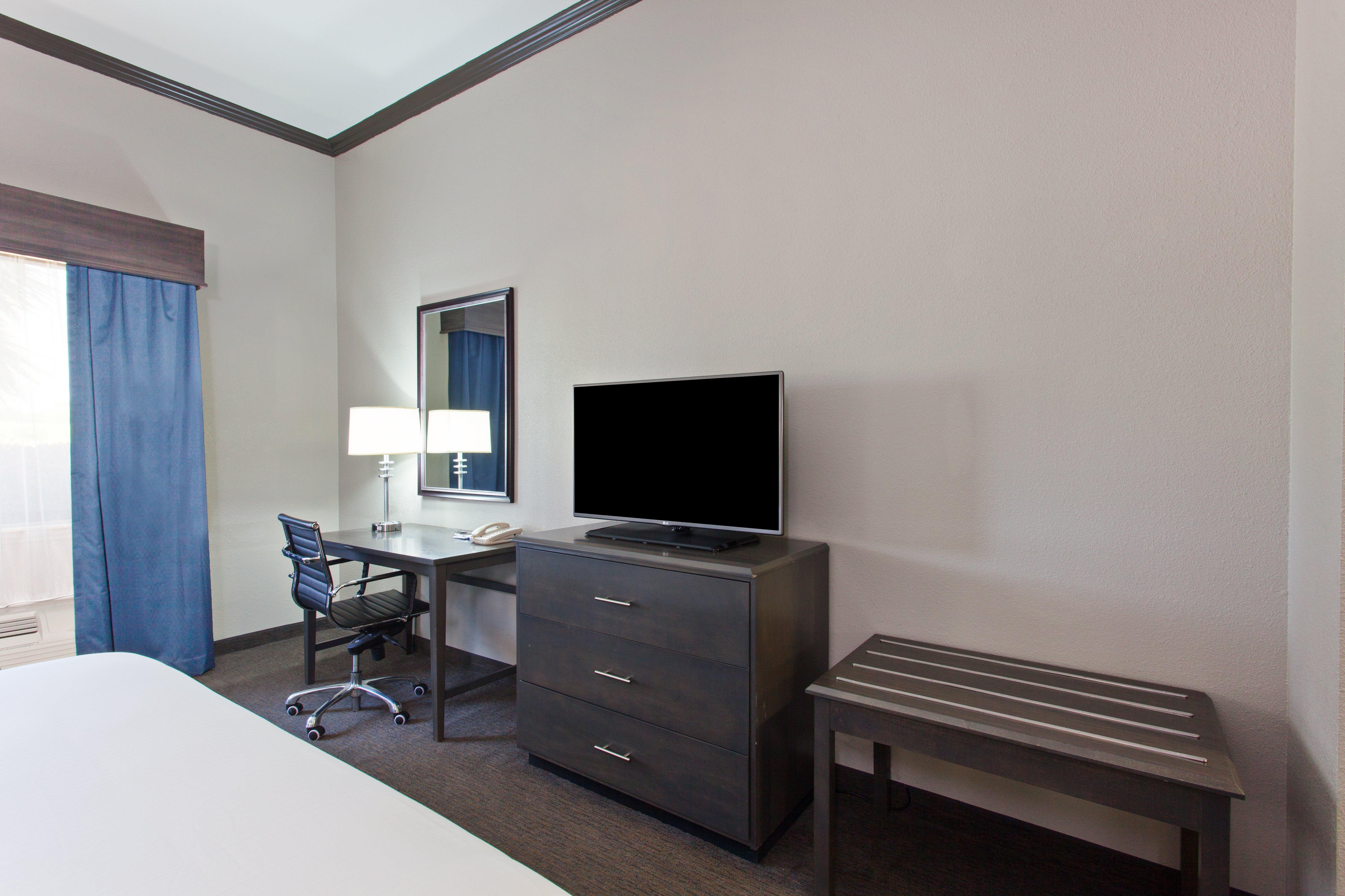 Holiday Inn Express & Suites Wharton By Ihg Exterior photo