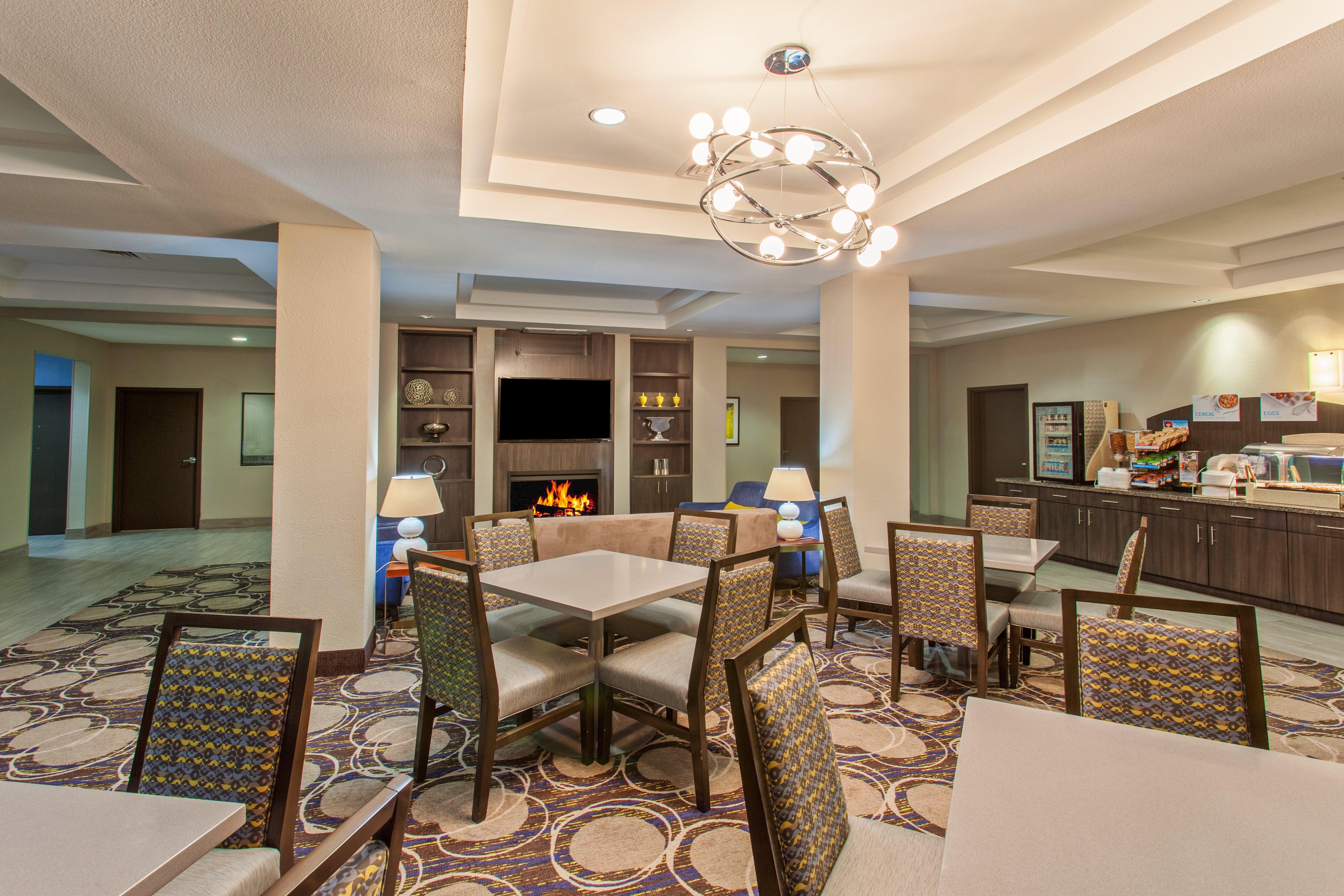Holiday Inn Express & Suites Wharton By Ihg Exterior photo