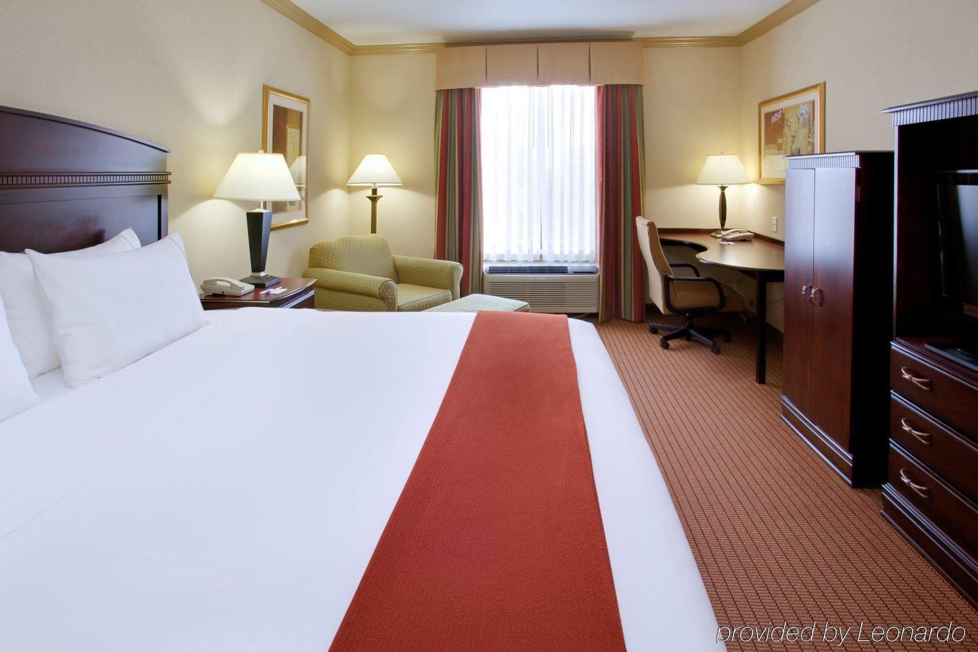 Holiday Inn Express & Suites Wharton By Ihg Exterior photo